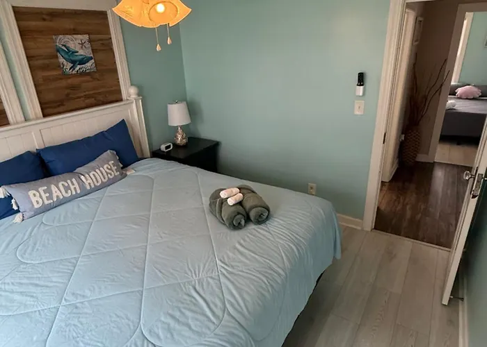 Beachy Keen, North Myrtle Beach Beach Single-Family House, 150 Feet To Ocean! Pets Welcome!